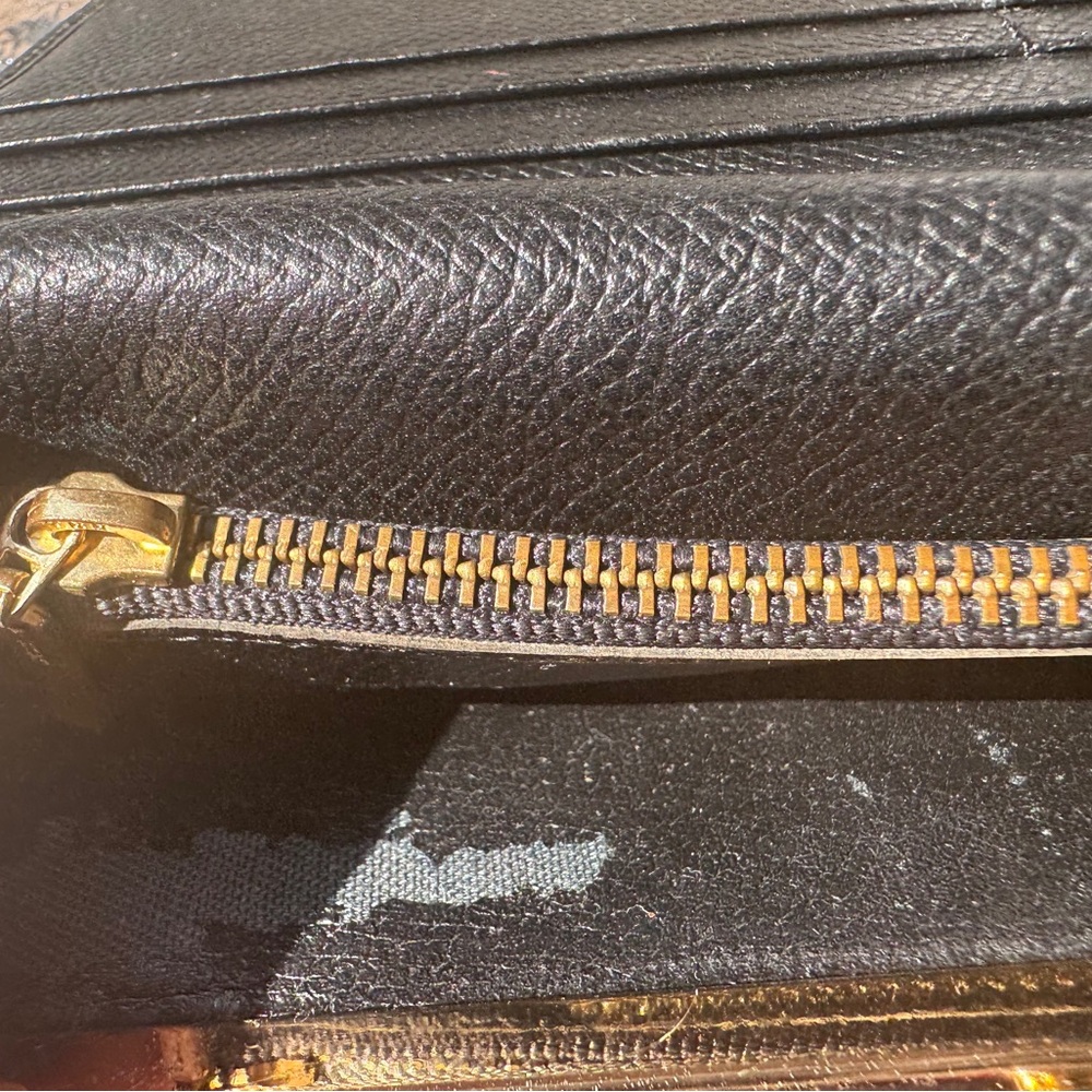 Vintage Valentino Garavani Black Wallet with Gold Accents - Picture 8 of 13